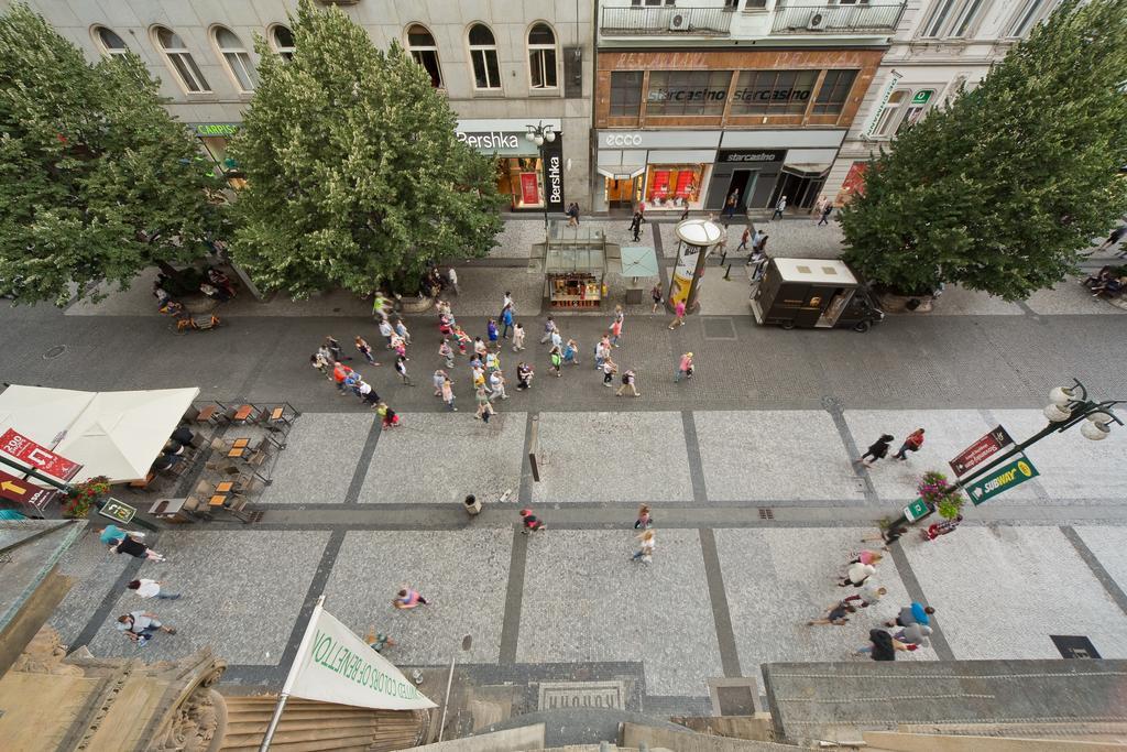 Merchants Crown Suites And Spa プラハ エクステリア 写真 The square in 2011