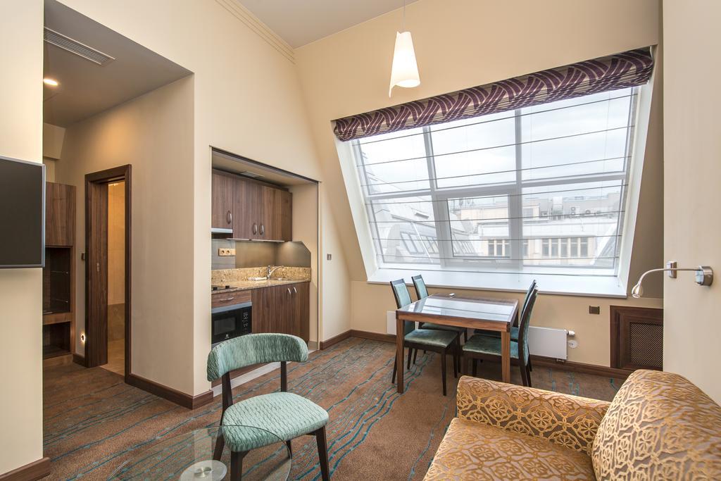 Merchants Crown Suites And Spa プラハ エクステリア 写真 A typical apartment