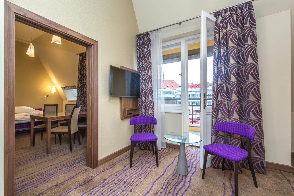 Merchants Crown Suites And Spa プラハ エクステリア 写真 Suite