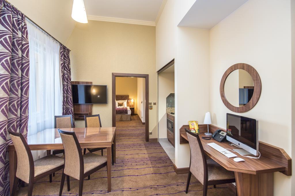 Merchants Crown Suites And Spa プラハ エクステリア 写真 Suite