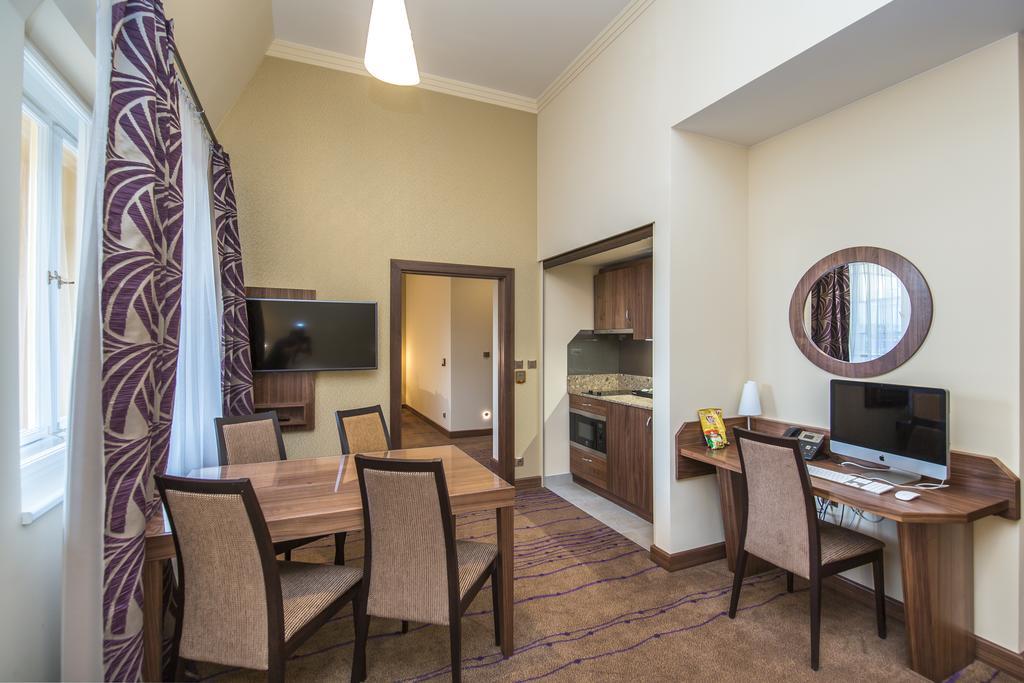 Merchants Crown Suites And Spa プラハ エクステリア 写真 A typical apartment