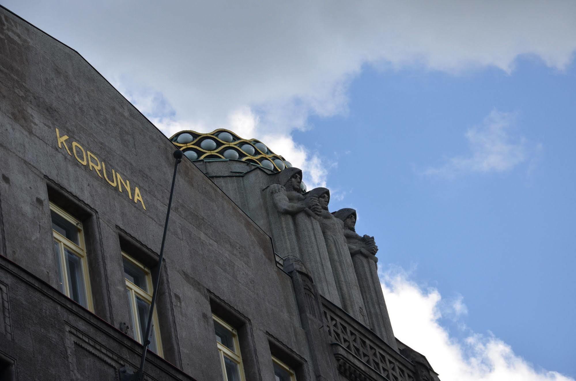 Merchants Crown Suites And Spa プラハ エクステリア 写真 Detail of the facade