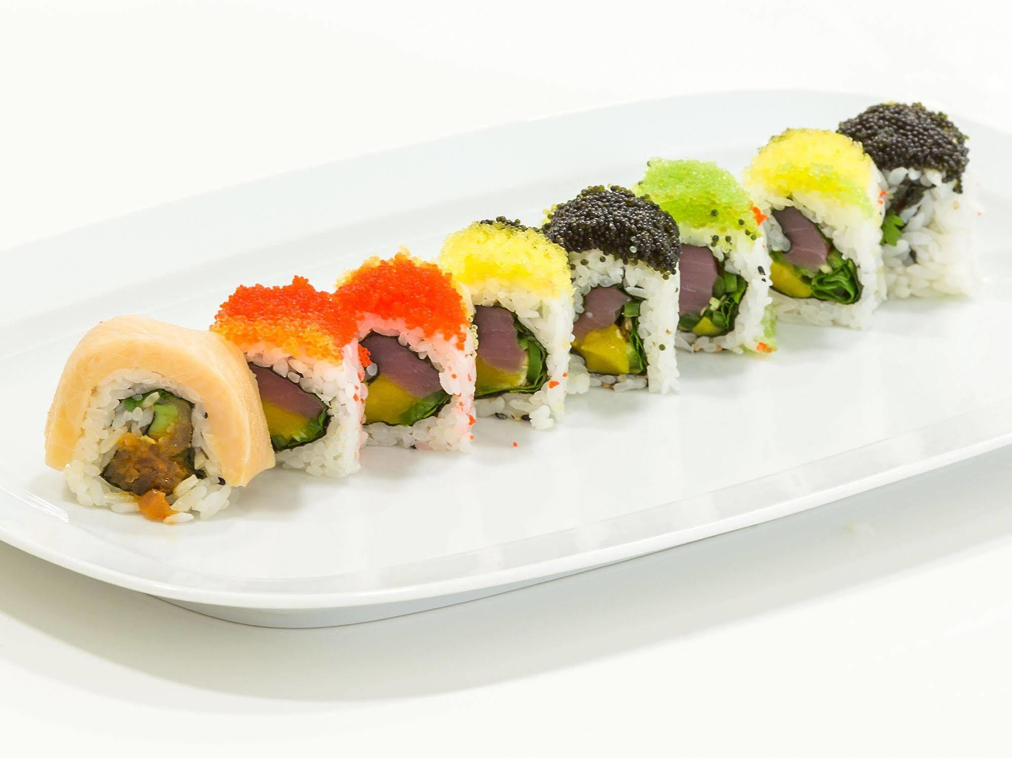 Merchants Crown Suites And Spa プラハ エクステリア 写真 A sushi roll