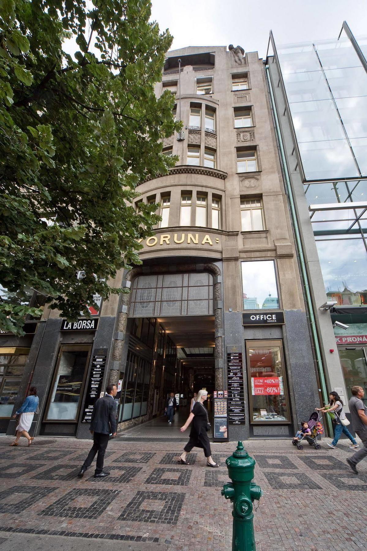 Merchants Crown Suites And Spa プラハ エクステリア 写真 The Brussels Stock Exchange