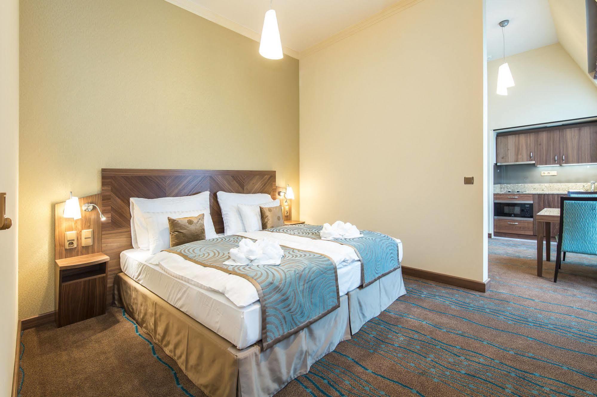 Merchants Crown Suites And Spa プラハ エクステリア 写真 A room at the hotel