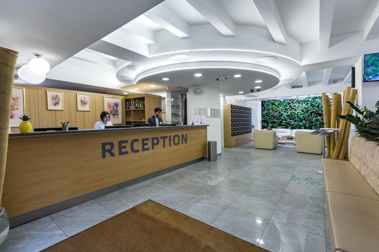 Merchants Crown Suites And Spa プラハ エクステリア 写真 Reception