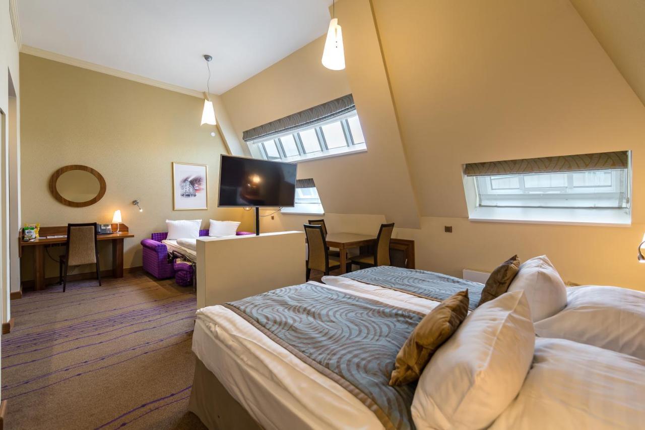 Merchants Crown Suites And Spa プラハ エクステリア 写真 A room at the hotel